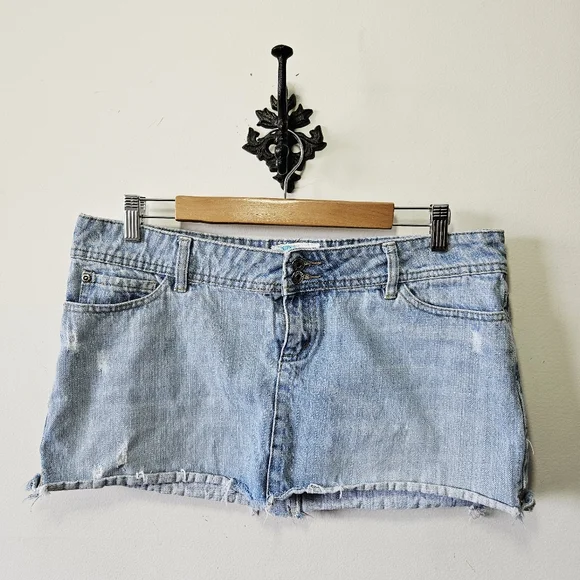 Vintage 2000's Garage Micro Mini Jean Skirt Size 11 Light Denim Y2K - Picture 2 of 4